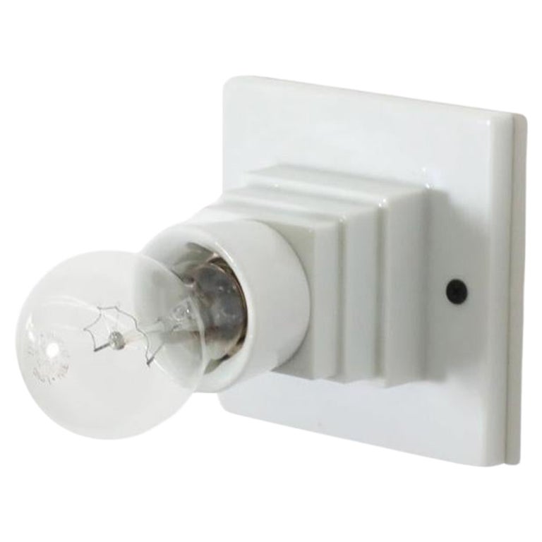 Deco Style Geformtes Weißglas Wandleuchte mit Fassung im Angebot