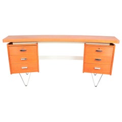 Cees Braakman Scrivania a boomerang con gambe a triangolo per Pastoe, design olandese, anni '50