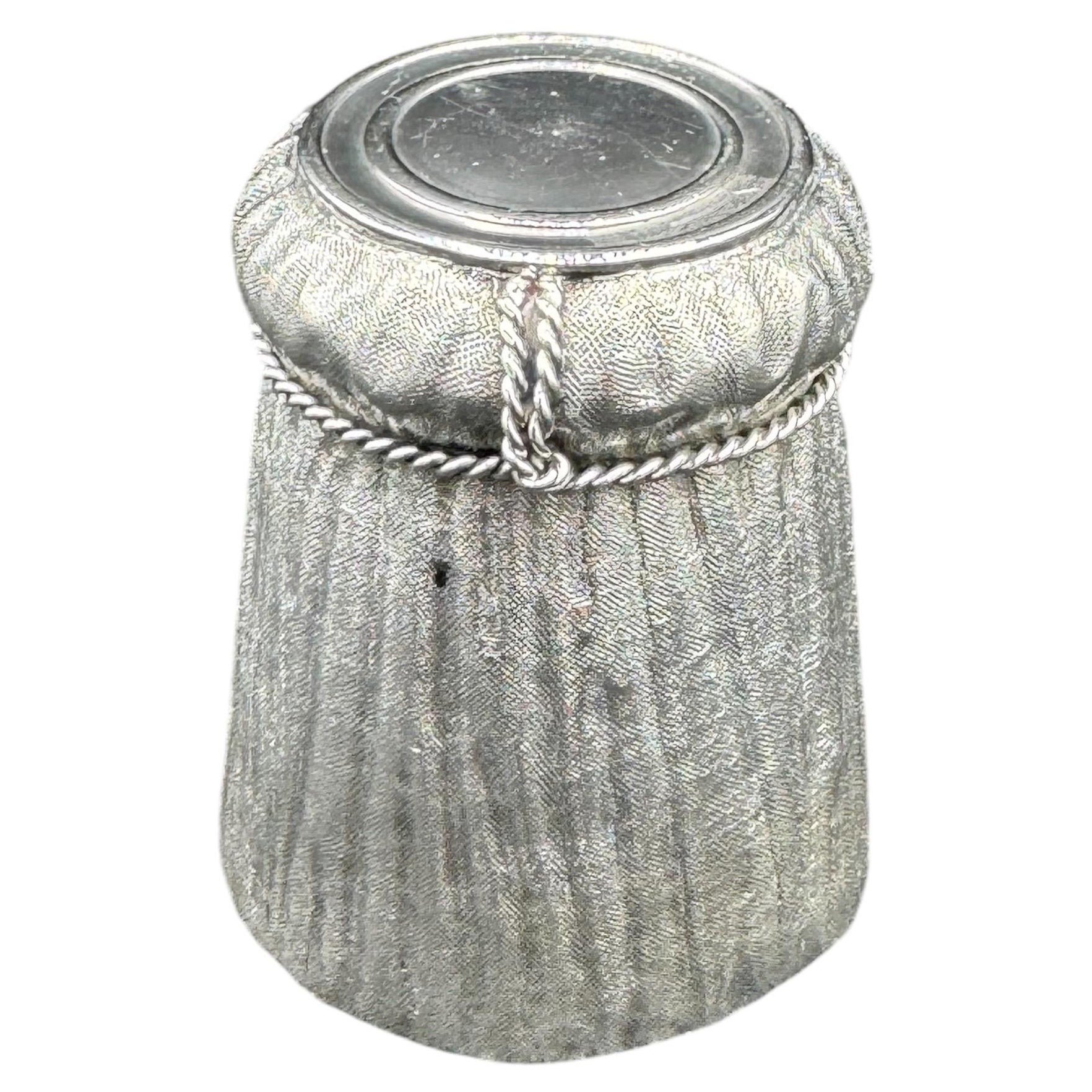 Copa de chupito o cordial rusa de plata con forma de borla