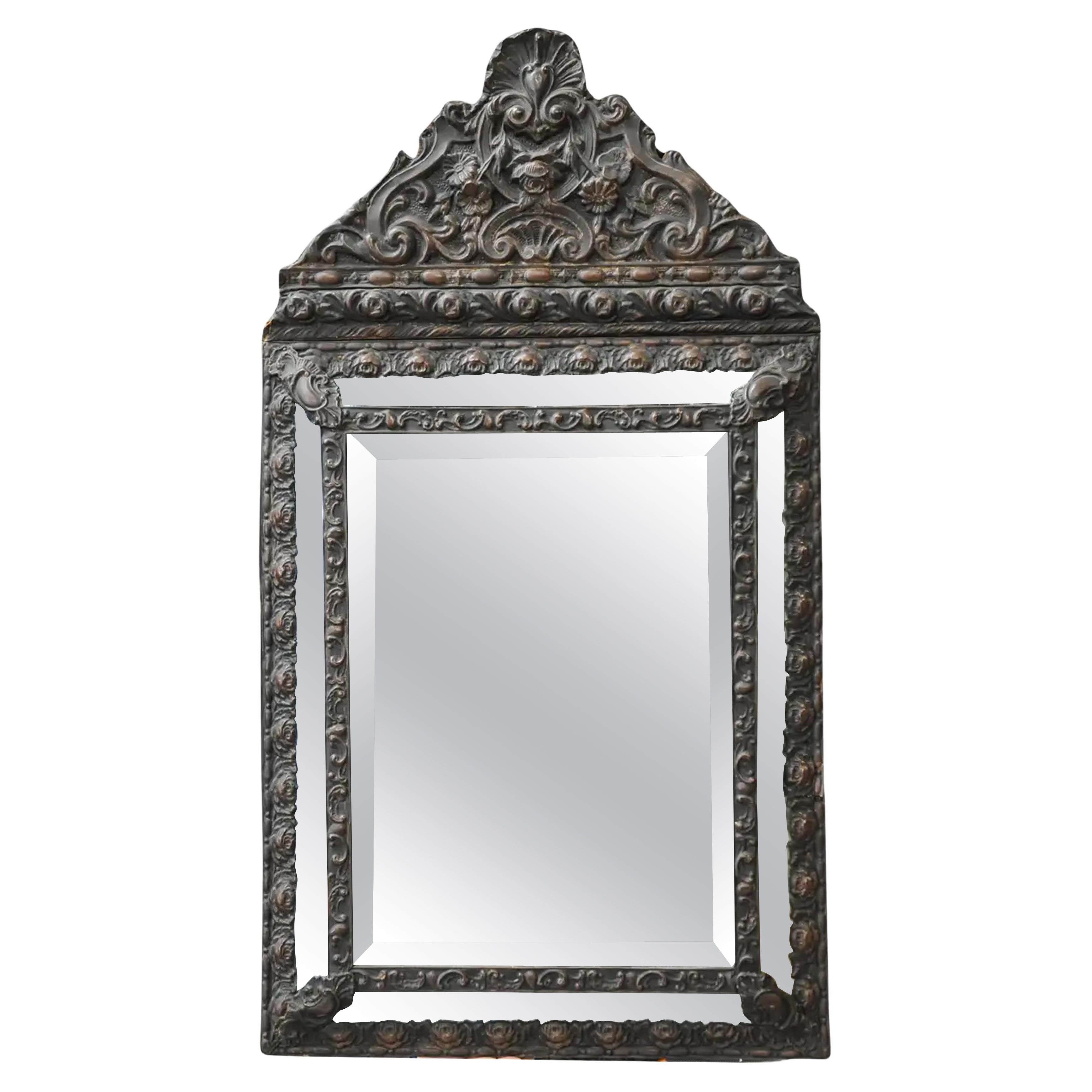Miroir mural en métal pressé hollandais de la fin du 19e siècle avec motifs décoratifs floraux
