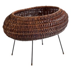 Panier de designer italien, rotin, fer, laiton, Italie, années 1950