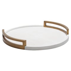 Plateau rond en galuchat blanc avec laiton patiné bronze par R&Y Augousti