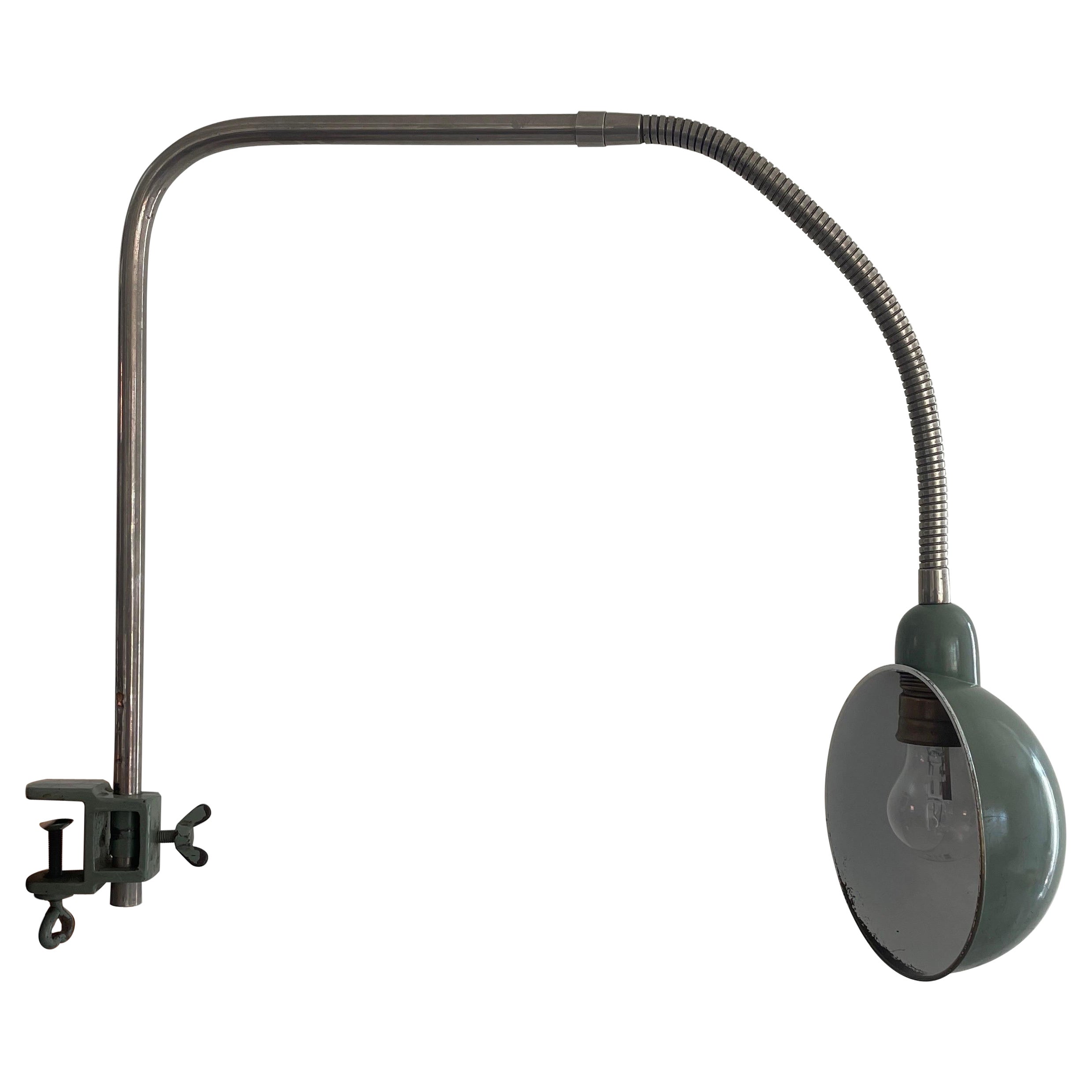 Emaille-Schirm Industrielle Büroklammer-Arbeitstischlampe, 1950er Jahre, Deutschland