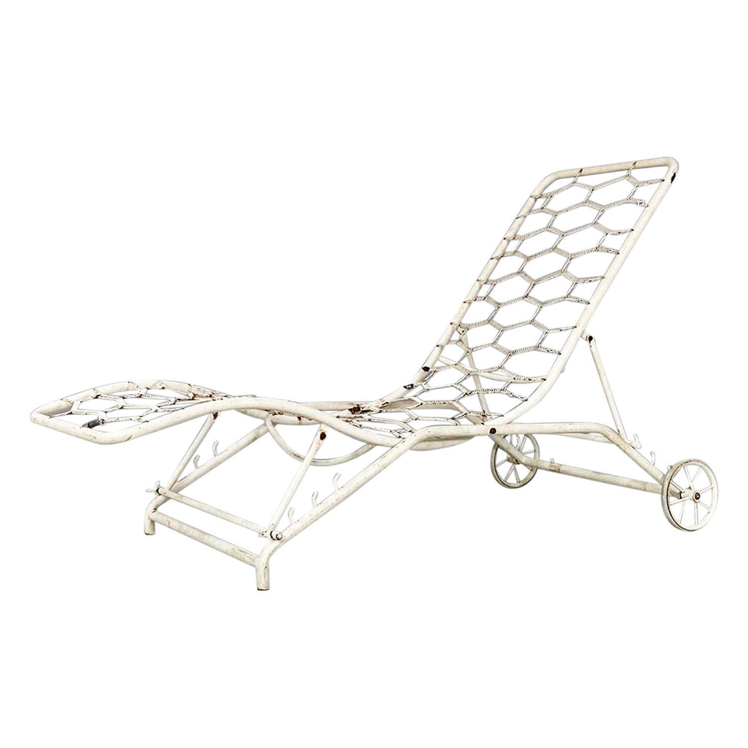 Italian mid-century modern white iron garden deck-chair or chaise longue, 1960s