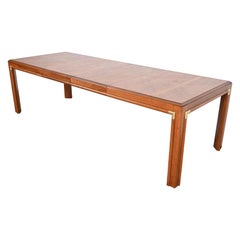 Tavolo da pranzo allungabile in noce Drexel Heritage Mid-Century Hollywood Regency