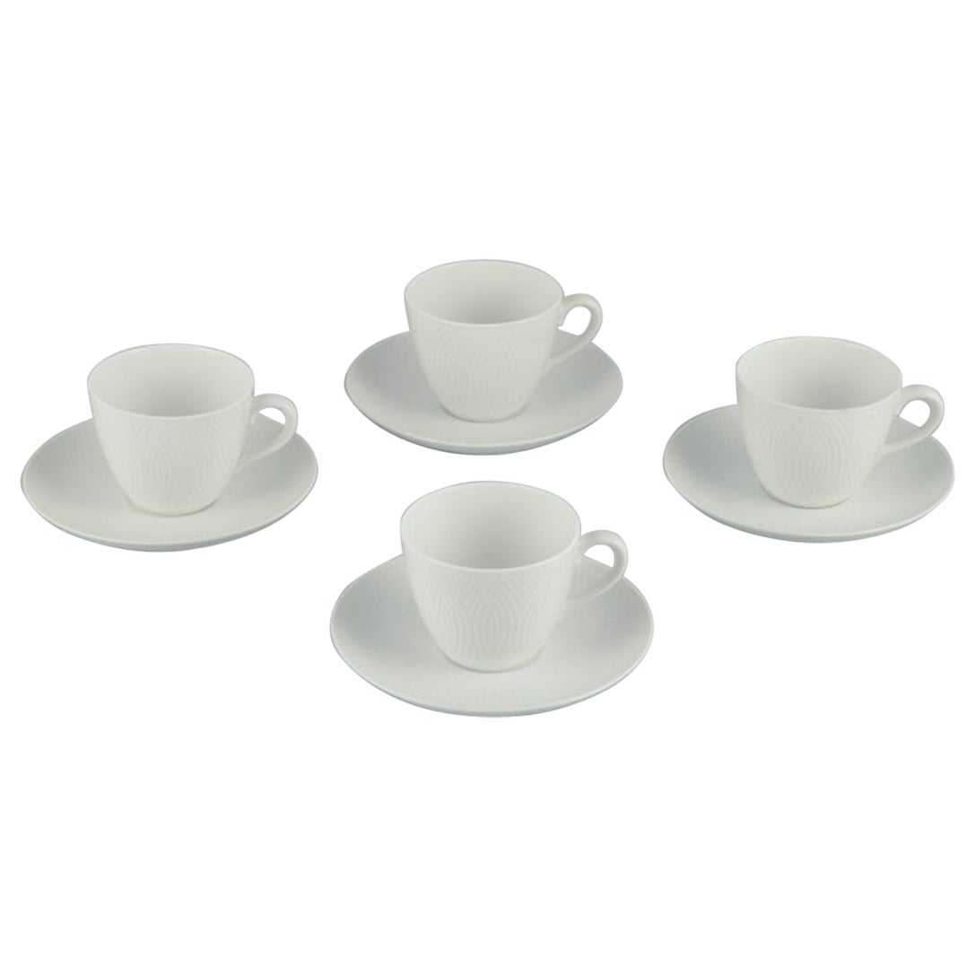 Axel Salto per Royal Copenhagen. Quattro coppie di tazze da caffè in porcellana bianca.
