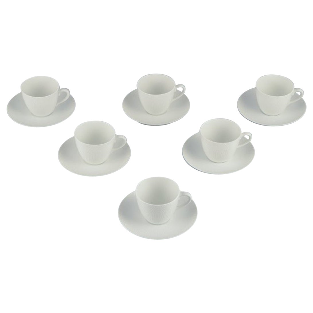 Axel Salto per Royal Copenhagen. Sei coppie di tazze da caffè in porcellana bianca.