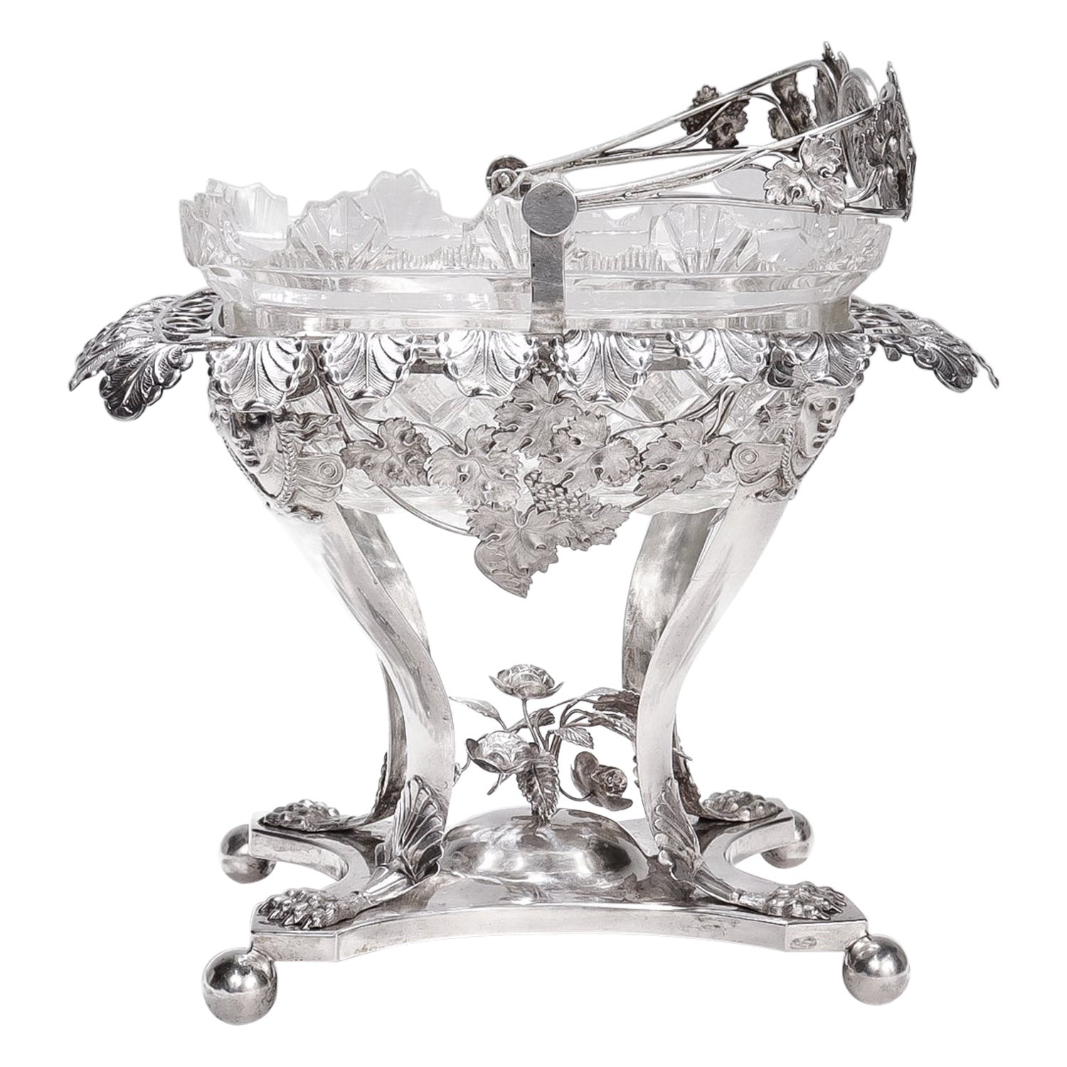 Cesta neoclásica alemana de plata y cristal tallado firmada por Georg Drewes
