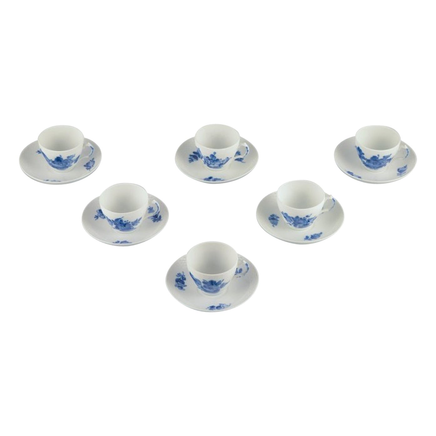 Royal Copenhagen Flor Azul Trenzada, seis tazas de café con platito. en venta