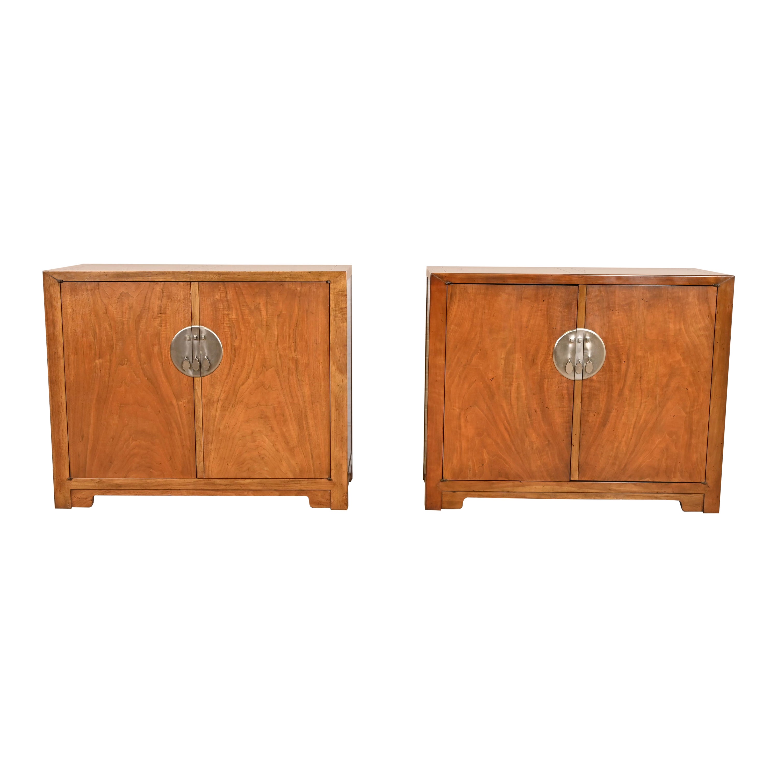Michael Taylor for Baker Furniture Paire d'armoires de bar en noyer lustré Chinoiserie
