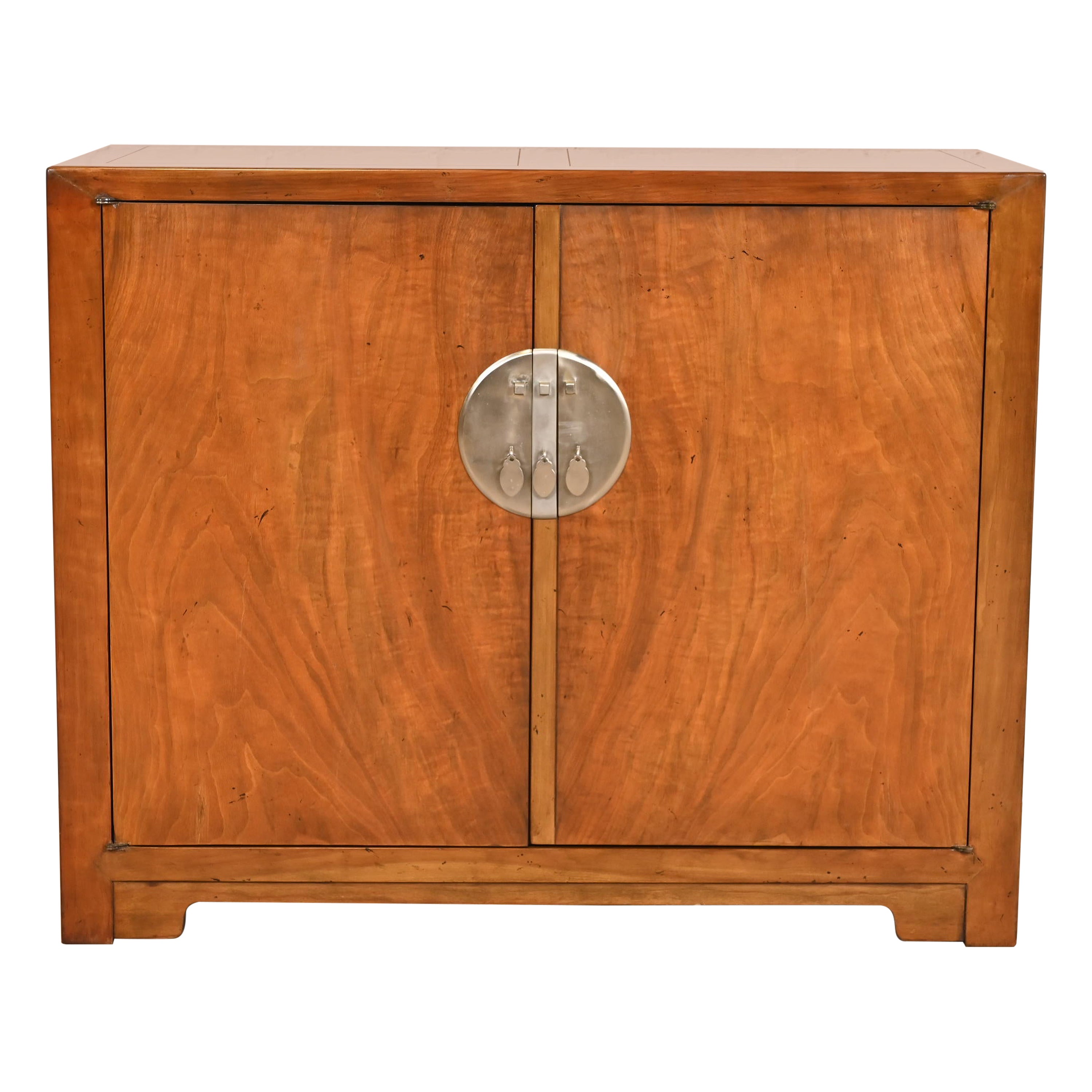 Michael Taylor for Baker Furniture Meuble de bar en noyer lustré Chinoiserie, années 1960