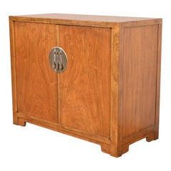 Michael Taylor for Baker Furniture Meuble de bar en noyer lustré Chinoiserie, années 1960