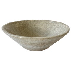 Cuenco de cerámica Studio Pottery esmaltado en beige de mediados de siglo, años 60