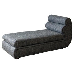 Chaise postmoderna con toro di Carson's of High Point in lana Pierre Frey