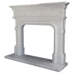 Cheminée gothique sculptée en marbre
