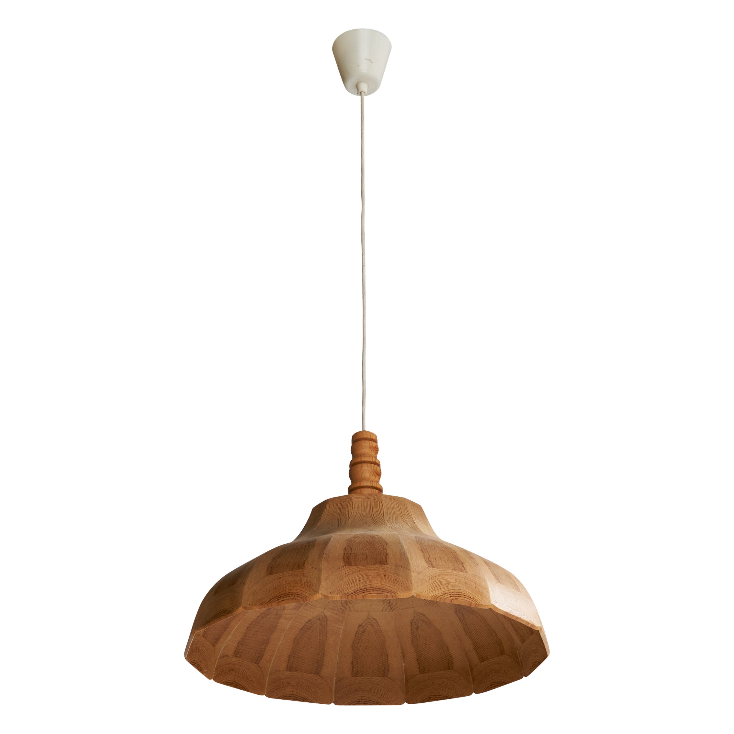 Designer svedese, lampada a sospensione, pino, Svezia, anni '70