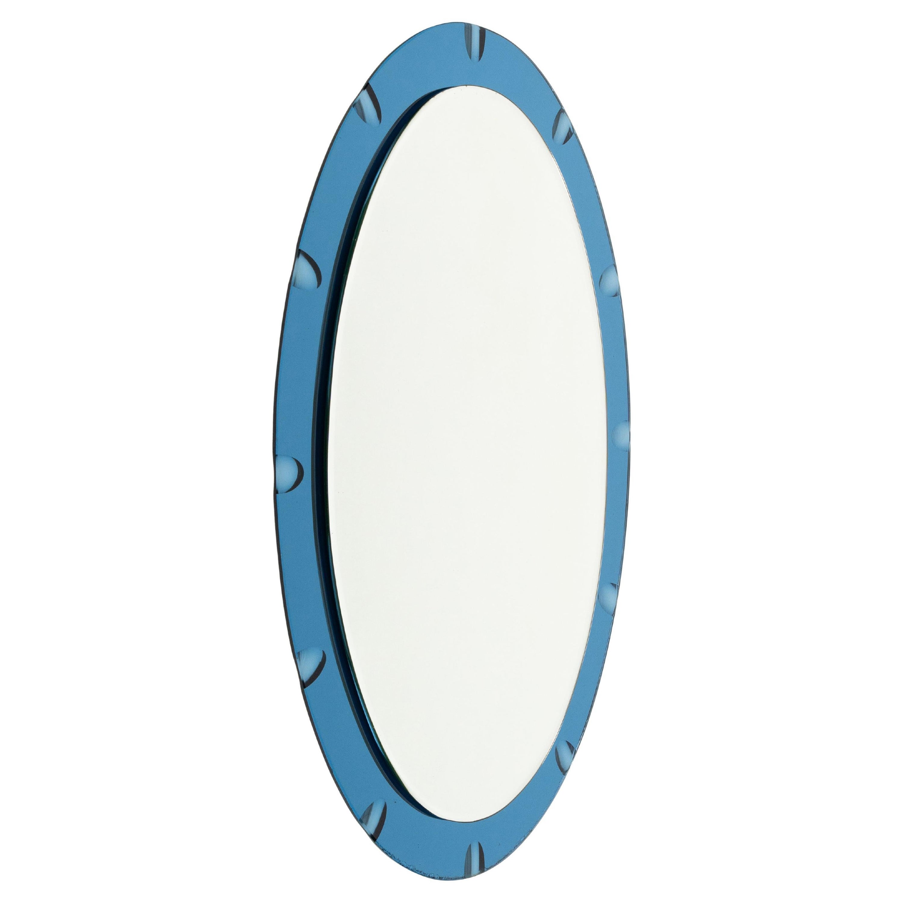 Specchio da parete ovale del Medioevo con bordo blu in stile Cristal Arte, Italia anni '70