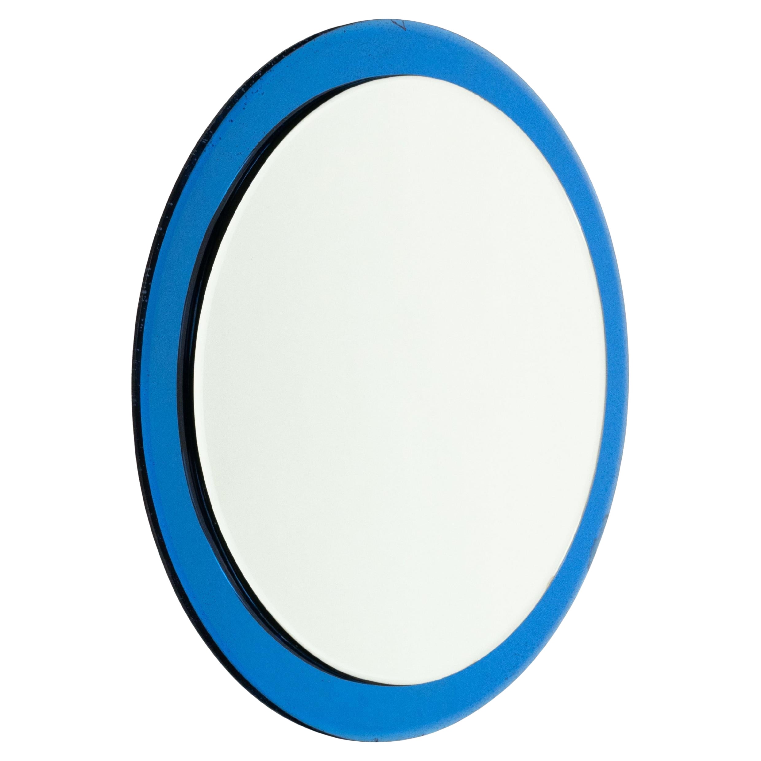Specchio da parete rotondo del Medioevo con bordo blu in stile Cristal Arte, Italia anni '70