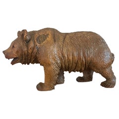 Grande orso antico di qualità del XIX secolo scolpito in Black Forest