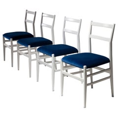 Set di quattro sedie "Leggera" in velluto bianco e blu di Gio Ponti per Cassina, 1950