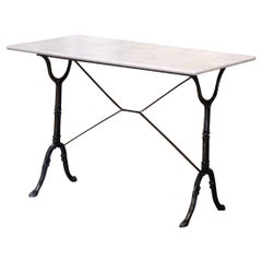 Table de bistrot française du début du 20e siècle avec plateau en marbre et fer poli