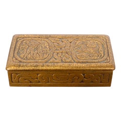 Tiffany Studios New York Boîte à timbres en bronze Zodiac Doré
