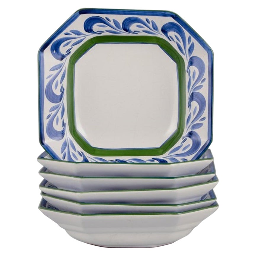 Herend, Hungría.  Juego de seis platos hondos de cerámica. Pintado a mano. Ca 1980