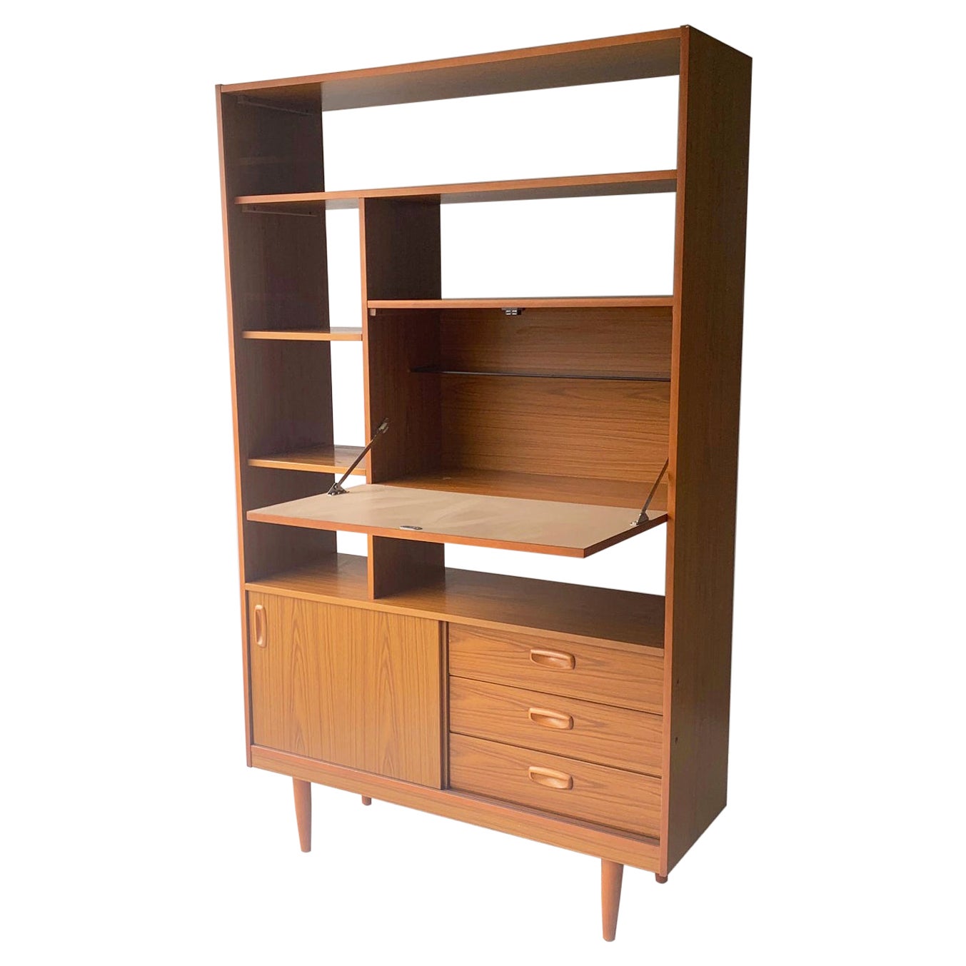 1960’s Mid-Century Modern room divider / wall unit by Schrieber