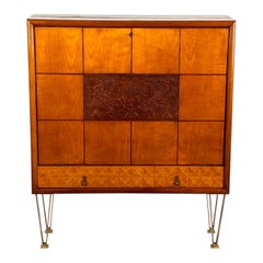 Mueble bar de madera de cerezo italiano de los años 50 con detalles de latón e incrustaciones artesanales