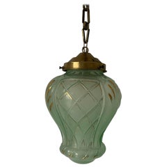 Art Deco Deckenlampe aus vergoldetem Grünglas, 1940er Jahre, Frankreich