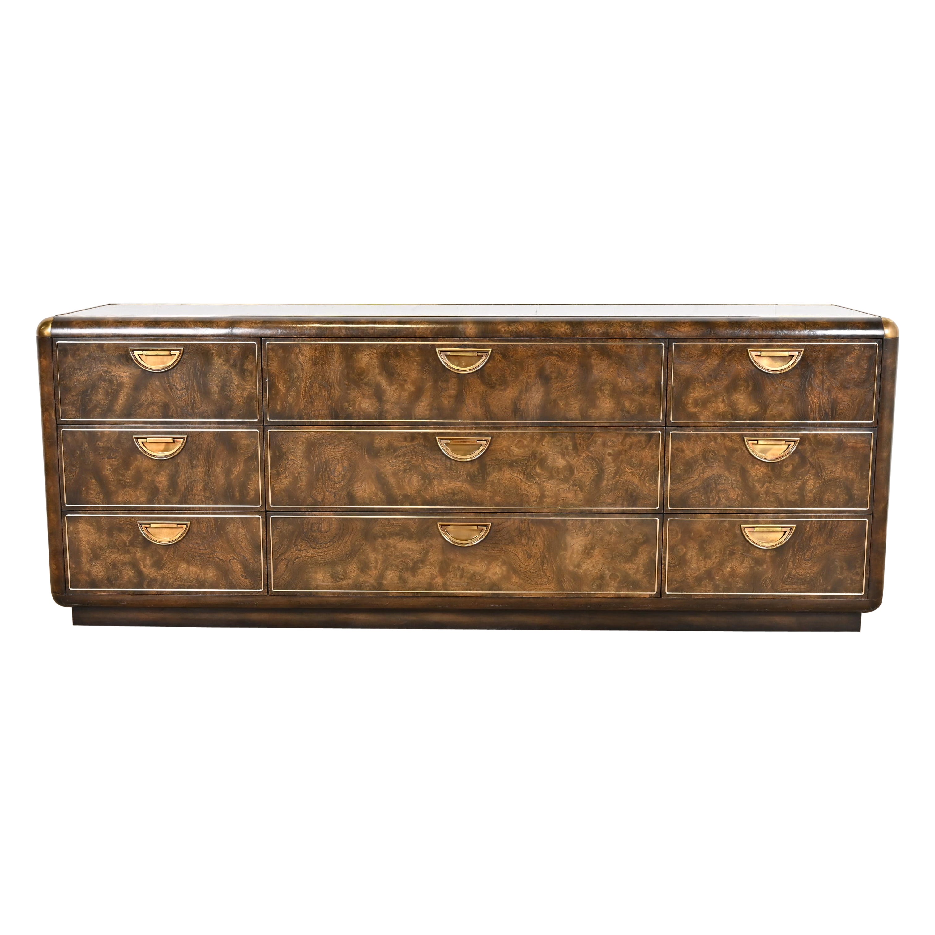 Mastercraft Campaigner en bois de loupe et laiton, à neuf tiroirs, de style Hollywood Regency