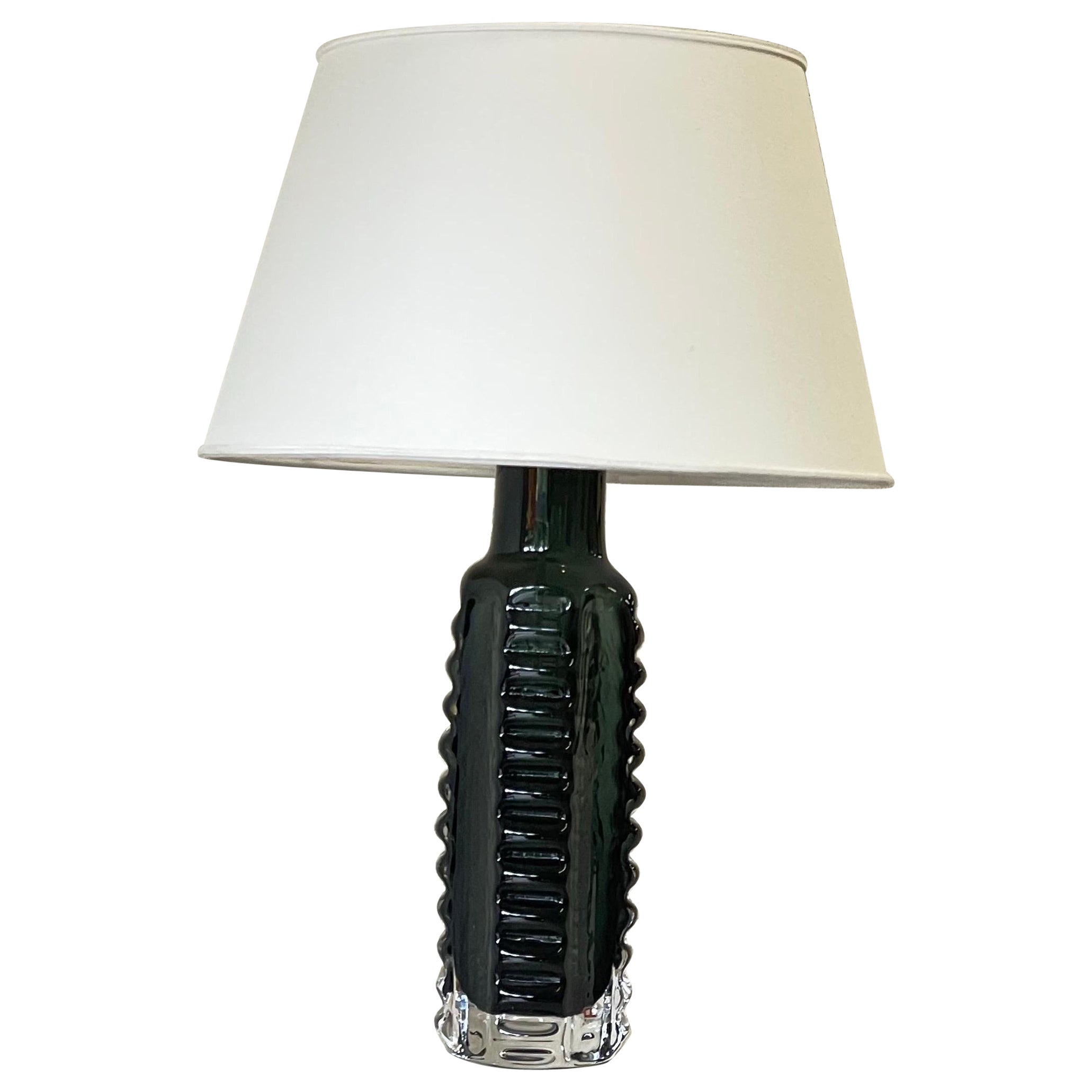 Vintage-Tischlampe, hergestellt von Kosta Boda in den 1960er Jahren. Rauchglas, signiert