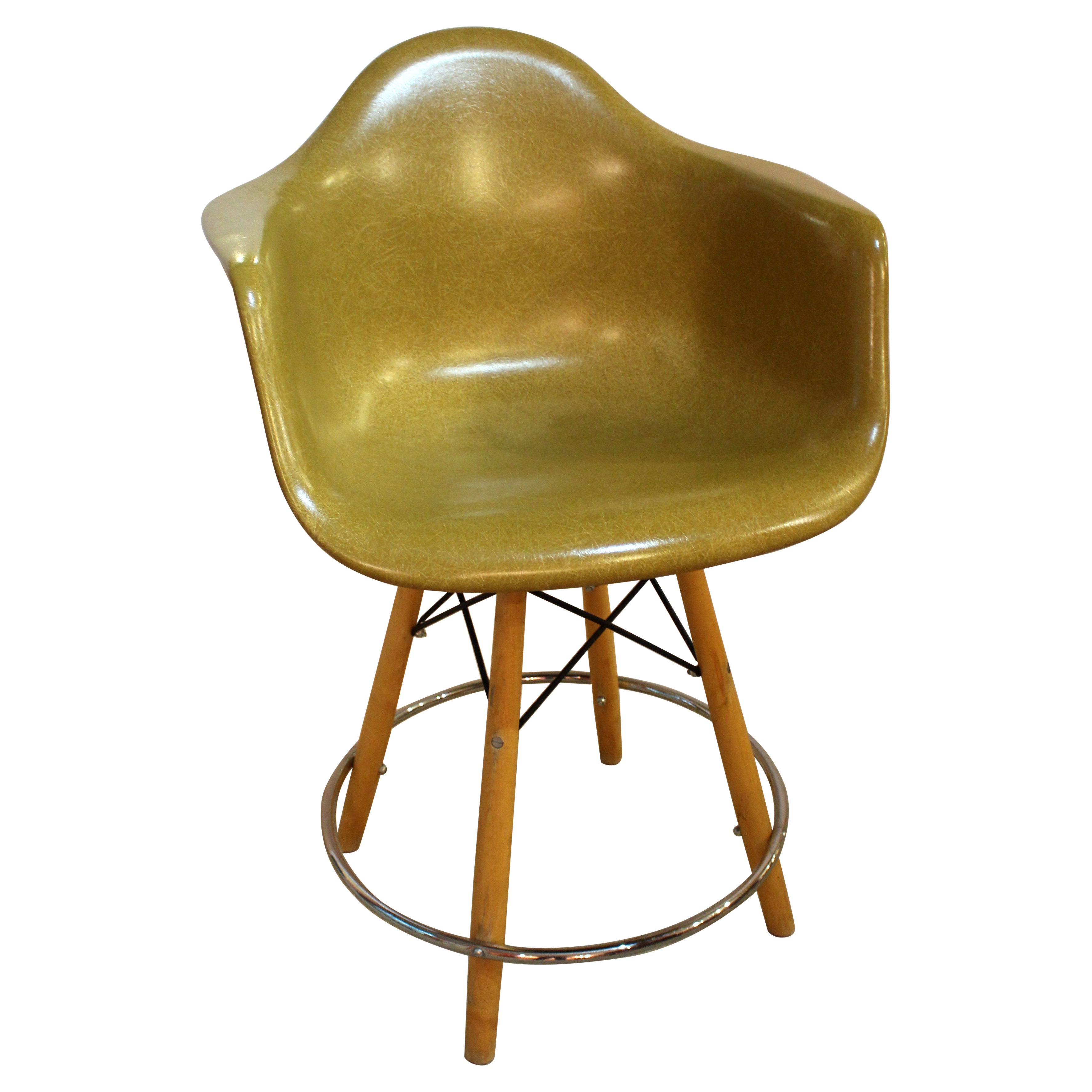 c. Sgabello da bar del 1960 di Charles Eames per Herman Miller