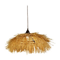 Palapa-Pendelleuchte von Nani Goods,  Raffia-Keramik-Anhänger