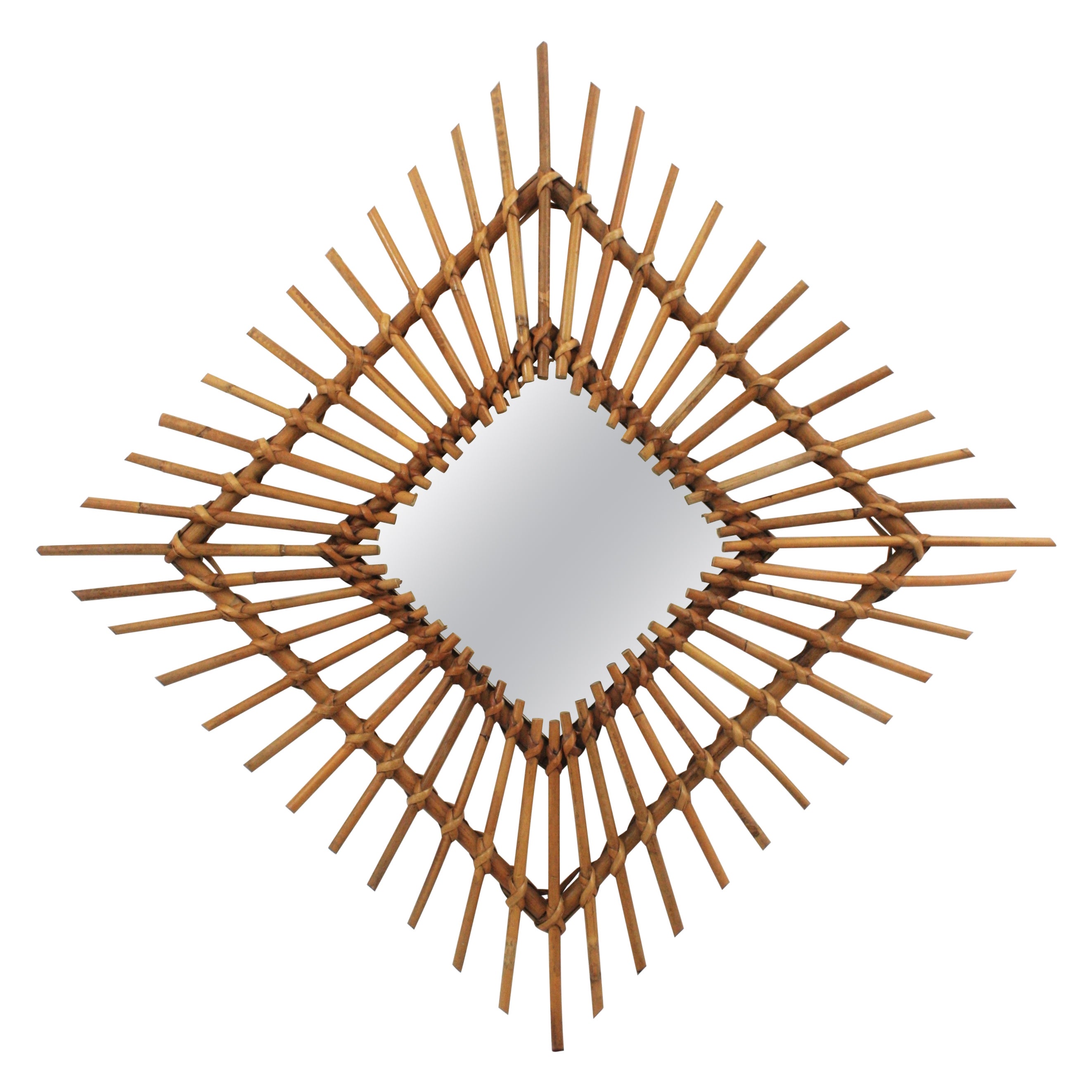 Espejo de pared Rombo Sunburst de ratán, España, años 60