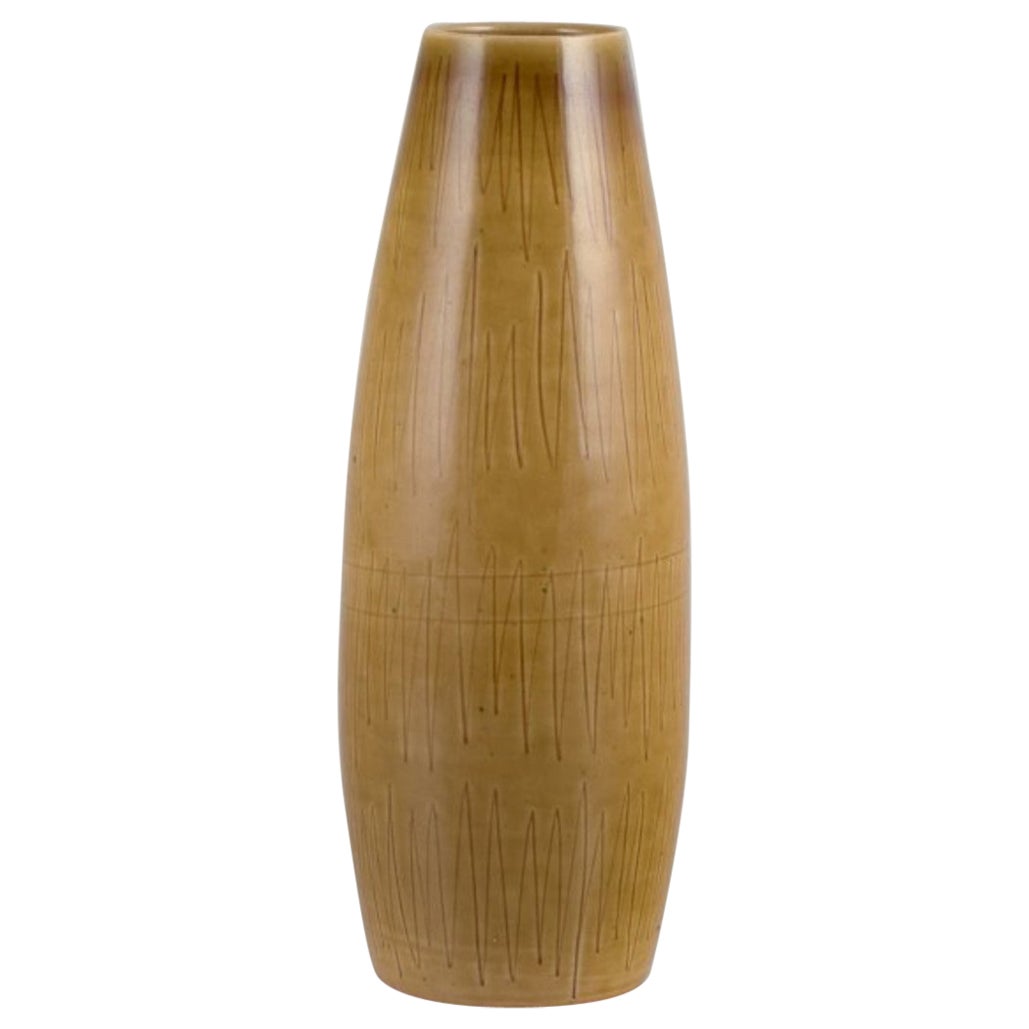 John Andersson pour Höganäs, Suède. Grand vase en céramique à glaçure ocre.