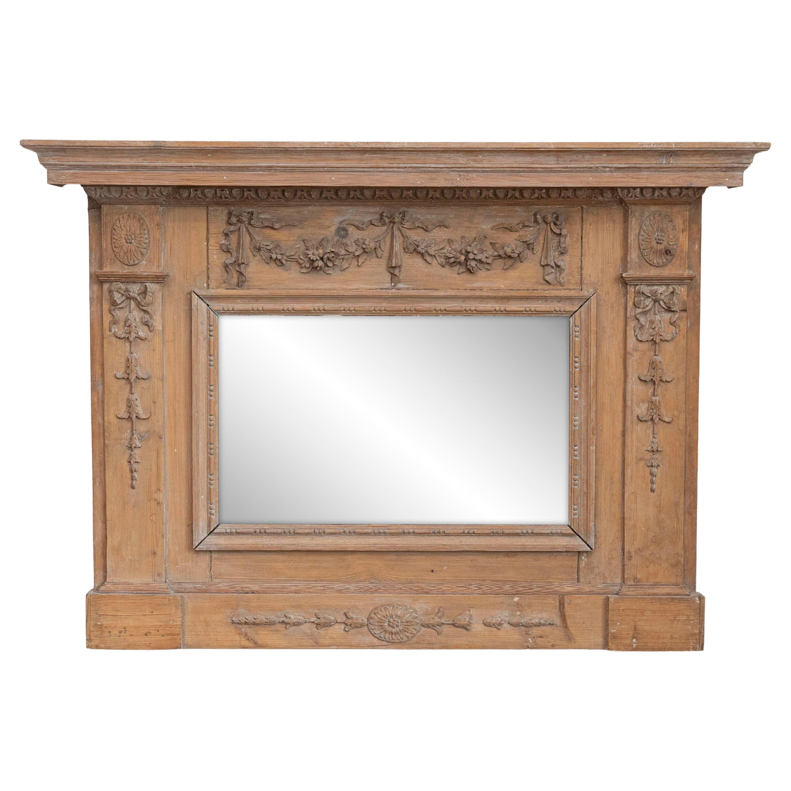 Englischer Kiefernspiegel aus der georgianischen Periode um 1780 mit Originalglas und geschnitzten Fransen im Angebot