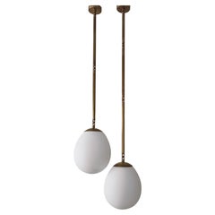 Set di 2 Loon - Pendente in ottone e vetro opalino di Candas Design