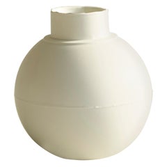 Nove Vase by Jenna Basso Pietrobon