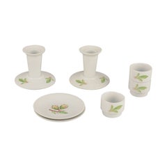 Danild/Lyngby, "Picnic". Un par de candelabros, tres hueveras y dos platos.