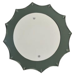 Espejo italiano modernista vintage con borde festoneado de cristal ahumado