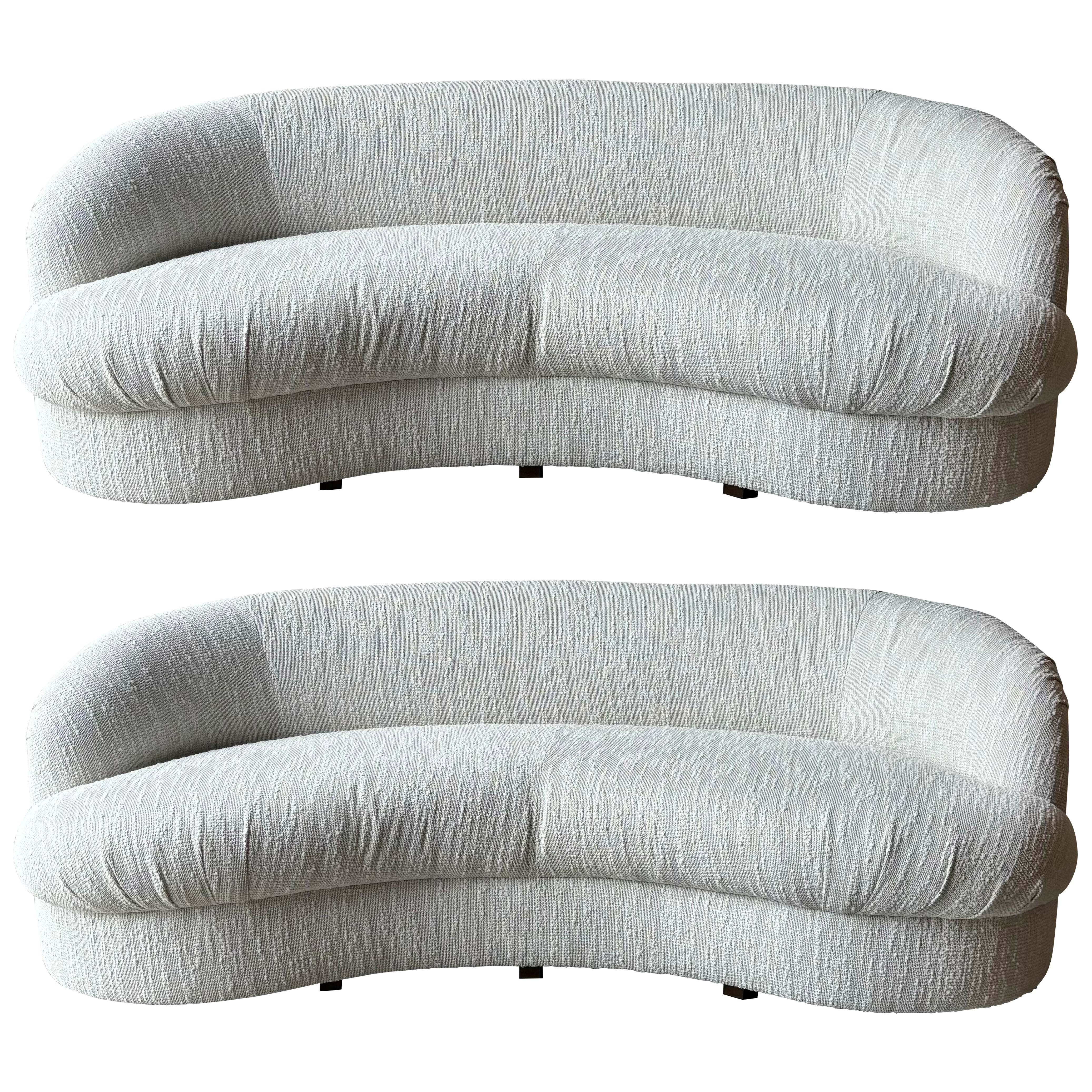 Sofá Vintage Moderno Curvo, Recién Tapizado, Pareja Disponible