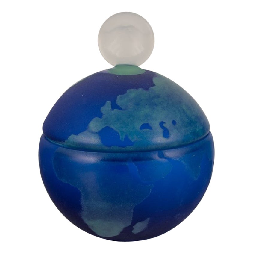 Johansfors Glasbruk, Suède. Jarre à couvercle en verre d'art. Design/One. en vente