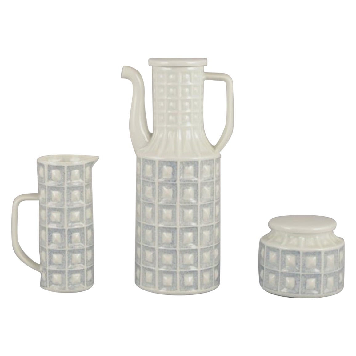 "Castro", España. Cafetera, azucarero y cremera de porcelana.