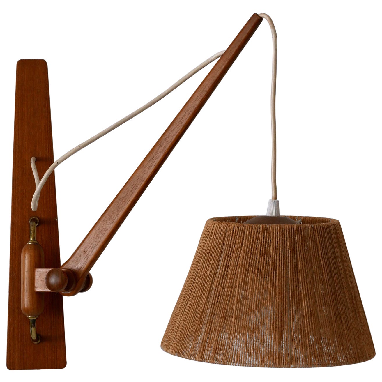 Elegante lampe murale en teck et sisal de style The MODERNITY Denmark 1960s