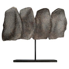 Despiece de meteorito con soporte desmontable de bronce sobremontado