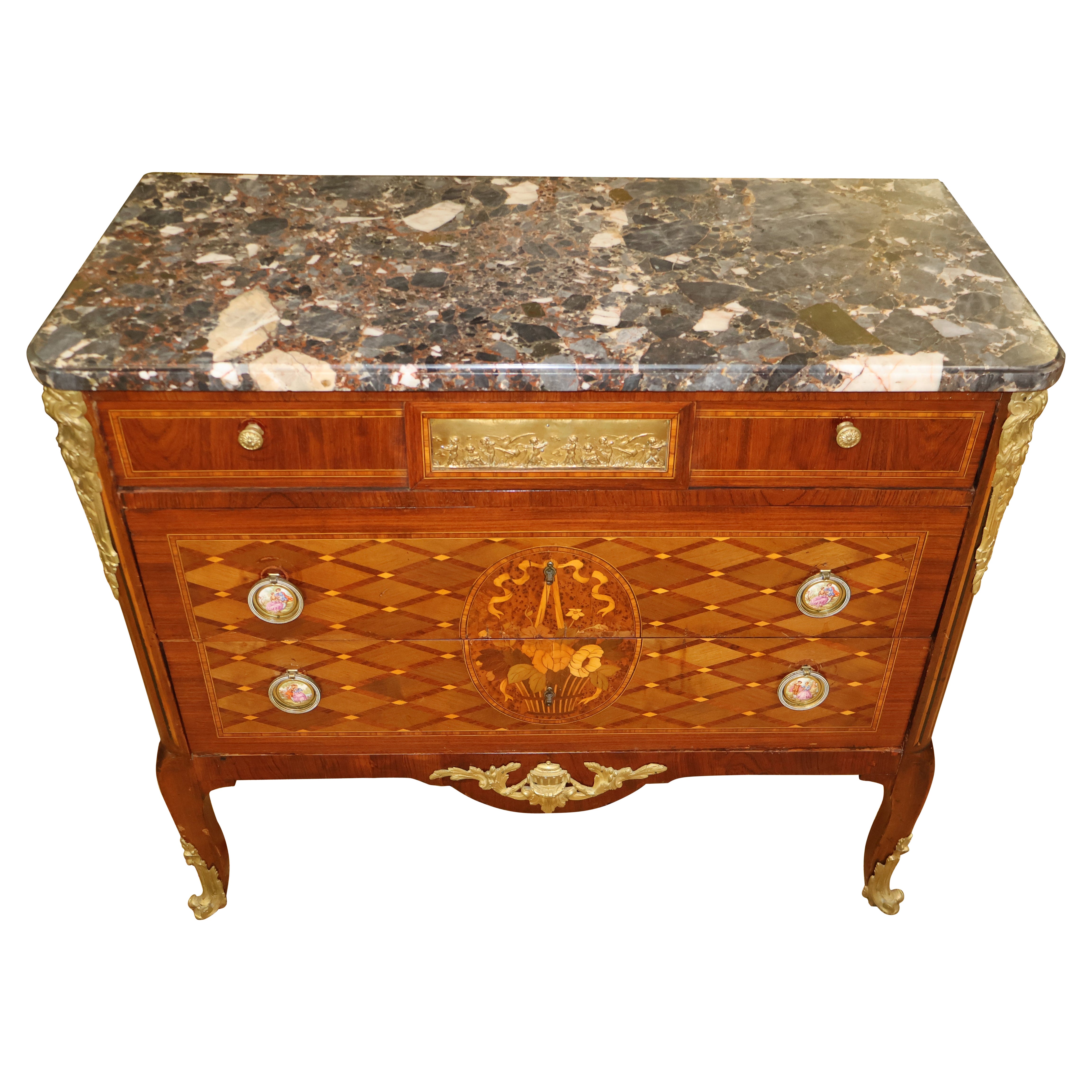 Französische Kommode im Louis-XVI.-Stil mit Marmorplatte und Bronze-Intarsien, C 1920er Jahre