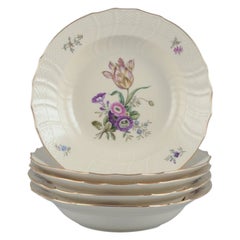 Royal Copenhagen "Frijsenborg". Cinque piatti profondi in porcellana dipinta a mano.