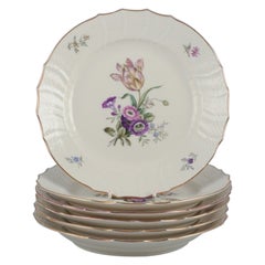 Royal Copenhagen "Frijsenborg". Sei piatti da pranzo in porcellana dipinta a mano.