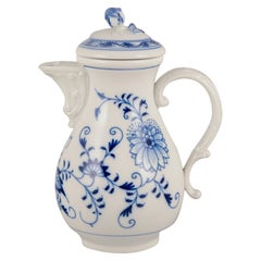 Meissen, Alemania. Patrón Cebolla Azul. Bombonera de porcelana.